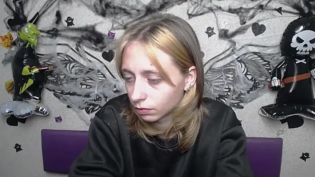 Snapshot of TracyLll chatting on 10/29/25, 02:38 TracyLll online show from 10/29/25, 02:38