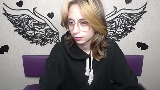 TracyLll online show from 11/16/25, 12:10