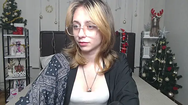 TracyLll online show from 12/21/25, 06:04