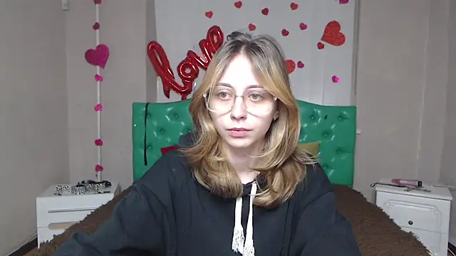 TracyLll online show from 02/13/26, 06:02