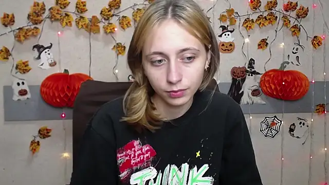 TracyLll online show from 11/10/25, 11:48