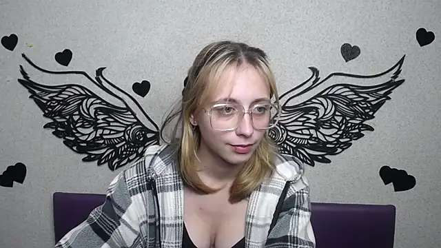 TracyLll online show from 11/18/25, 02:42