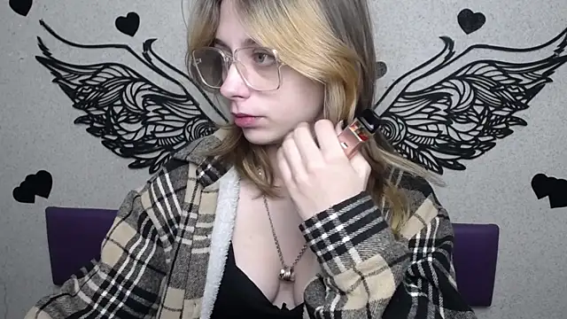 TracyLll online show from 02/12/26, 09:31