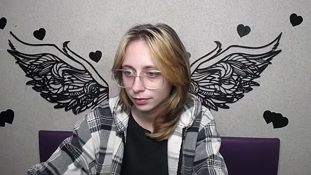 TracyLll online show from 11/20/25, 01:12