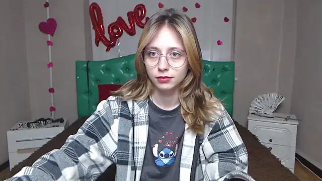 TracyLll online show from 02/25/26, 06:13