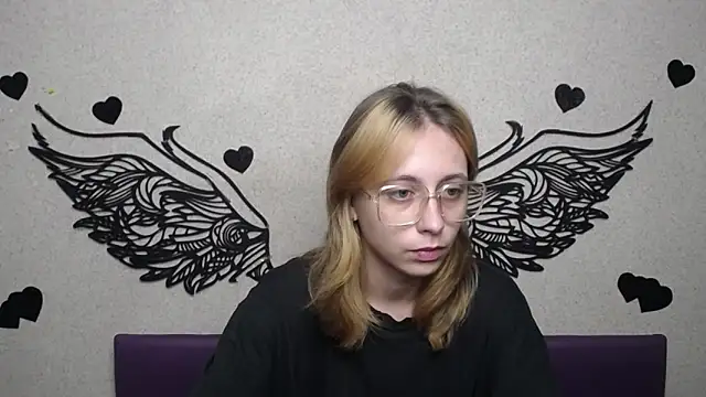 TracyLll online show from 11/22/25, 11:53