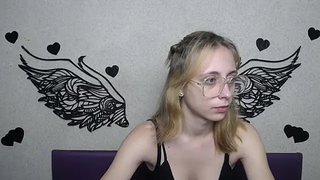 TracyLll online show from 11/28/25, 11:54