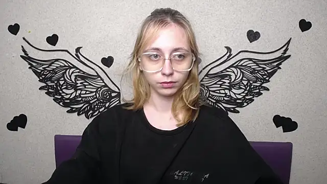 TracyLll online show from 11/30/25, 11:55