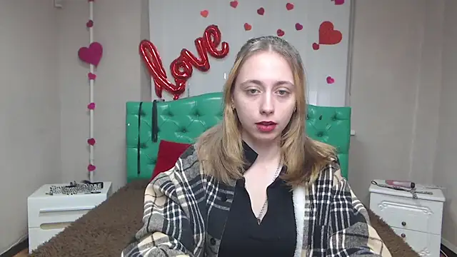 TracyLll online show from 02/10/26, 07:29