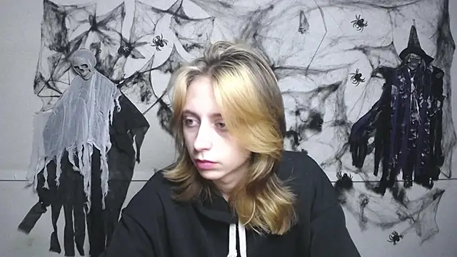 TracyLll online show from 11/15/25, 12:09