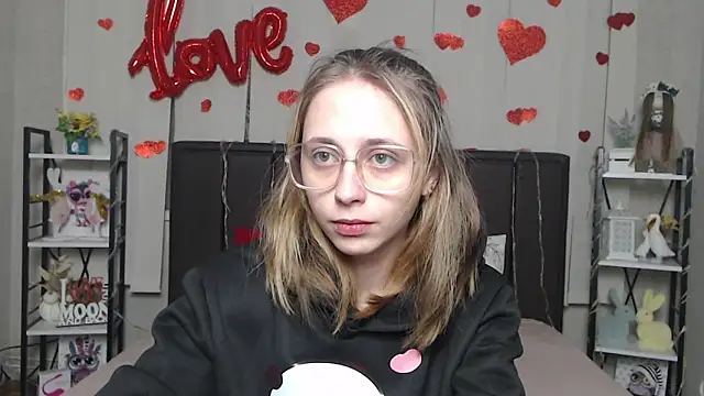 TracyLll online show from 02/06/26, 06:09