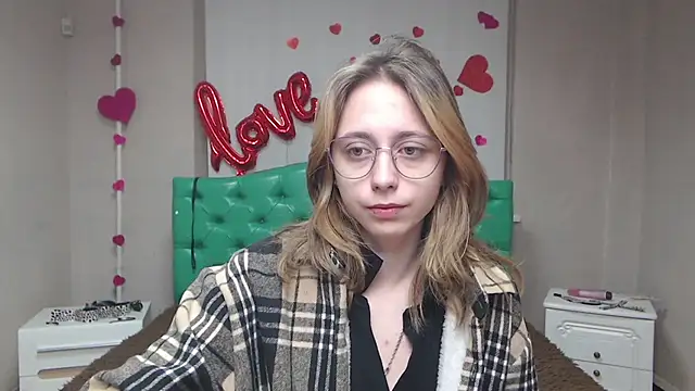 TracyLll online show from 02/16/26, 06:34