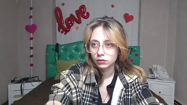 TracyLll online show from 02/01/26, 06:11