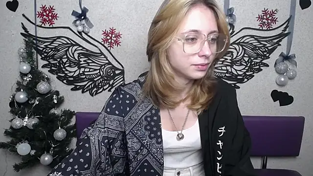 TracyLll online show from 12/19/25, 06:16