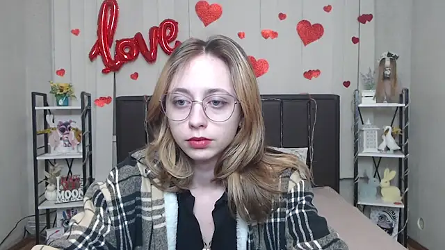 TracyLll online show from 02/21/26, 06:59