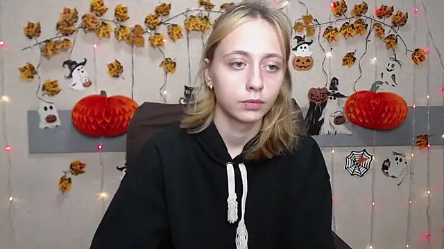 TracyLll online show from 11/04/25, 01:37