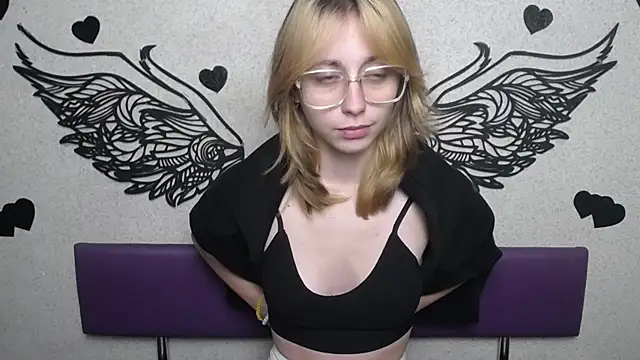 TracyLll online show from 12/02/25, 12:18