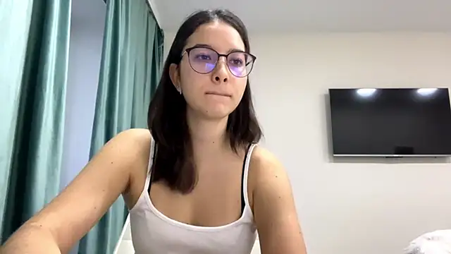 Snapshot of Allisgree chatting on 11/18/25, 08:28 Allisgree online show from 11/18/25, 08:28