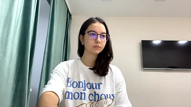 Snapshot of Allisgree chatting on 11/15/25, 07:23 Allisgree online show from 11/15/25, 07:23