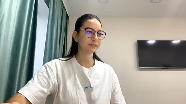 Snapshot of Allisgree chatting on 11/12/25, 06:17 Allisgree online show from 11/12/25, 06:17