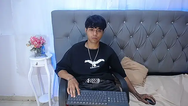 Snapshot of TonnyHawk707 chatting on 10/29/25, 12:48 TonnyHawk707 online show from 10/29/25, 12:48