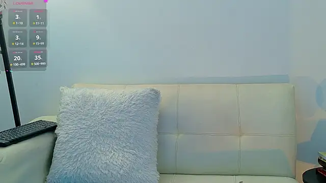 Snapshot of R3d_Moonss__ chatting on 02/20/26, 06:10 R3d Moonss online show from 02/20/26, 06:10