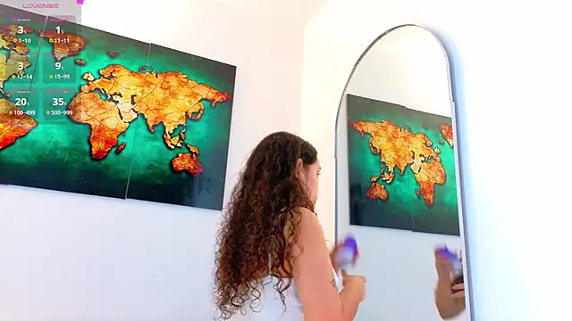 Snapshot of R3d_Moonss__ chatting on 02/27/26, 06:19 R3d Moonss online show from 02/27/26, 06:19