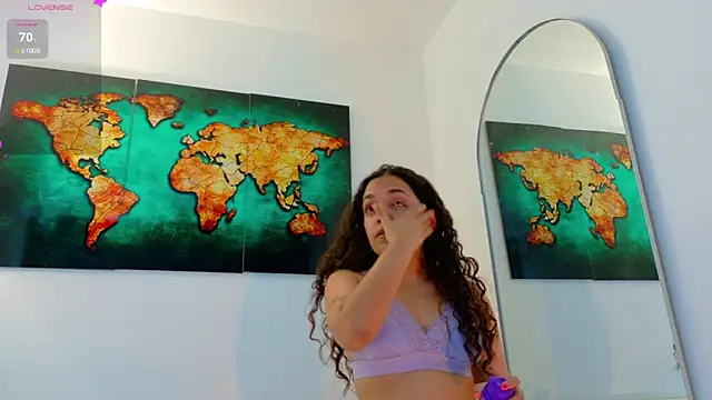 Snapshot of R3d_Moonss__ chatting on 02/15/26, 06:18 R3d Moonss online show from 02/15/26, 06:18