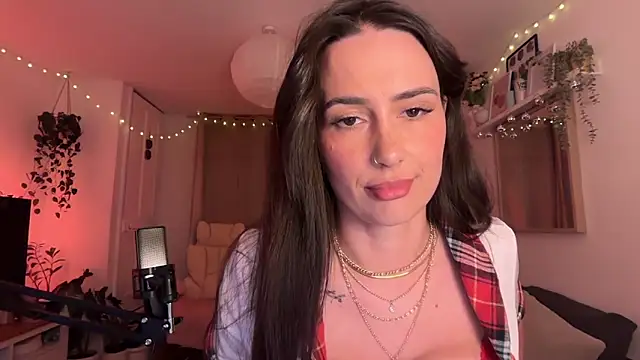 SpicyLunaaa online show from 06/04/26, 01:38