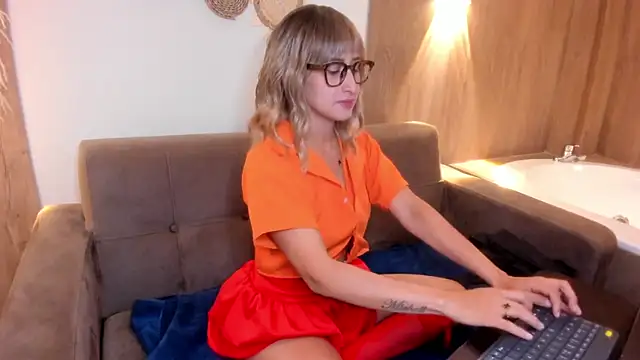 Julietta01 online show from 12/16/25, 07:51