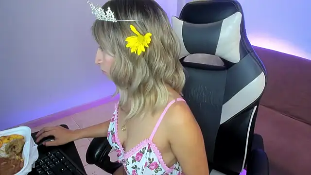 Julietta01 online show from 11/21/25, 07:35