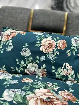 Heena Sharma982 online show from 04/05/26, 06:03