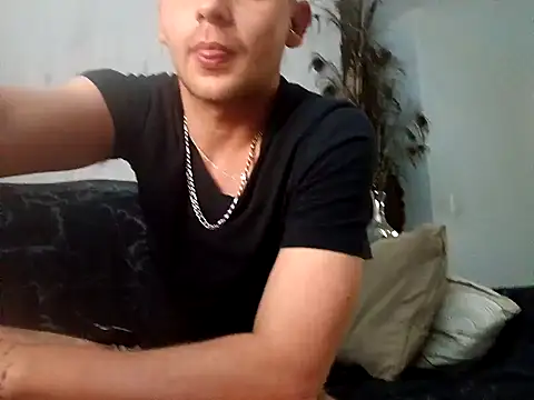 Snapshot of THOMMONSTER5299 chatting on 12/05/25, 02:00 THOMMONSTER5299 online show from 12/05/25, 02:00