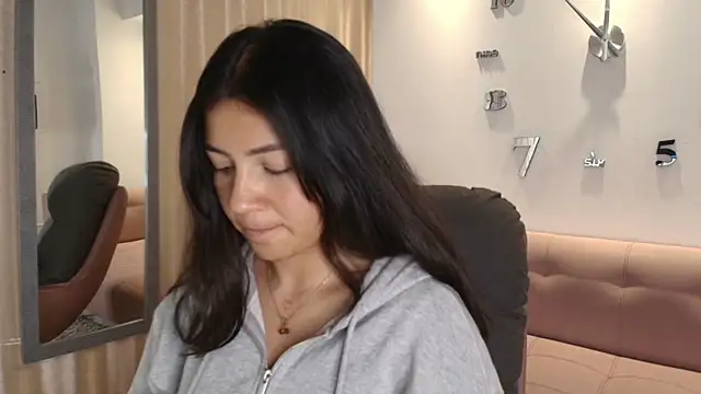 KamyGlam online show from 04/09/26, 08:04