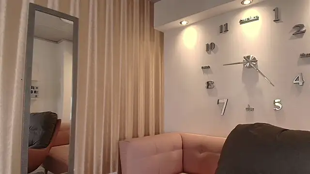 KamyGlam online show from 04/15/26, 08:09