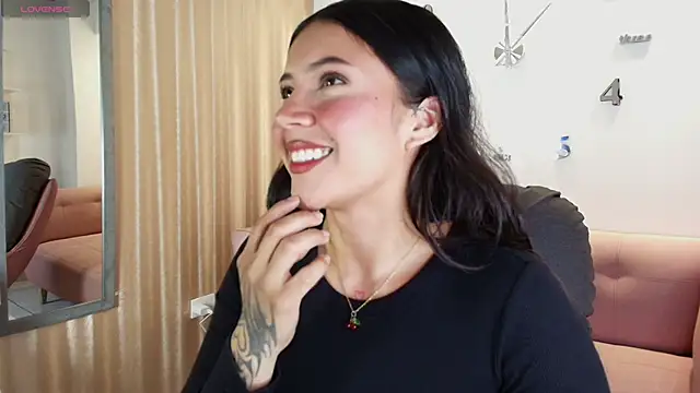 Snapshot of KamyGlam chatting on 02/07/26, 08:06 KamyGlam online show from 02/07/26, 08:06