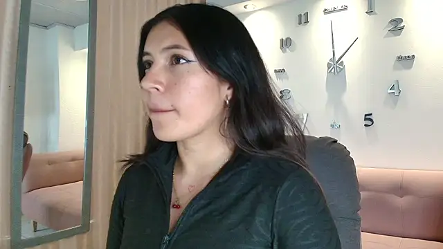 Snapshot of KamyGlam chatting on 02/08/26, 08:06 KamyGlam online show from 02/08/26, 08:06