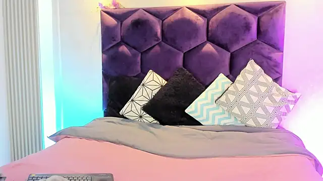 KamyGlam online show from 04/21/26, 08:15