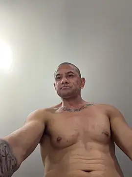 Snapshot of HighonTee chatting on 10/29/25, 08:13 HighonTee online show from 10/29/25, 08:13