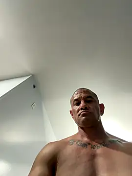 Snapshot of HighonTee chatting on 10/28/25, 07:02 HighonTee online show from 10/28/25, 07:02