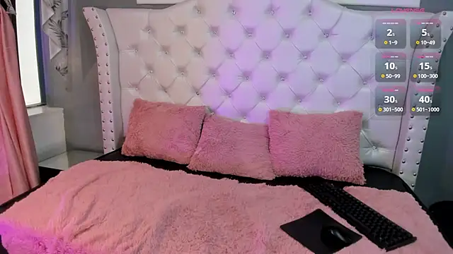 Cristinawhite online show from 12/15/25, 07:52