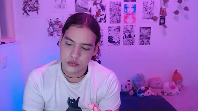 Snapshot of reiko_doll chatting on 10/31/25, 01:24 reiko doll online show from 10/31/25, 01:24