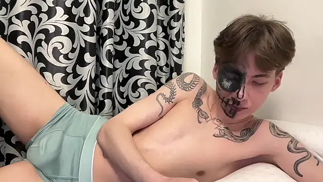 Snapshot of aplant_ chatting on 10/30/25, 11:34 aplant  online show from 10/30/25, 11:34