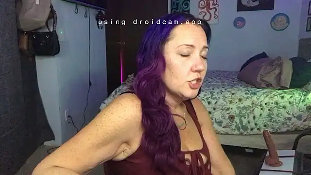 Snapshot of kristallic chatting on 12/18/25, 12:09 kristallic online show from 12/18/25, 12:09