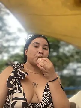 Snapshot of Vickybon chatting on 10/29/25, 07:35 Vickybon online show from 10/29/25, 07:35