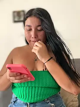 Snapshot of Vickybon chatting on 11/13/25, 06:56 Vickybon online show from 11/13/25, 06:56