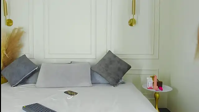 imVictoria  online show from 12/04/25, 09:47