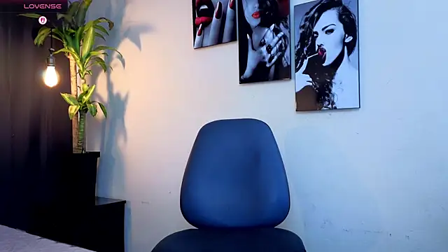 Flor Gil online show from 11/11/25, 03:45