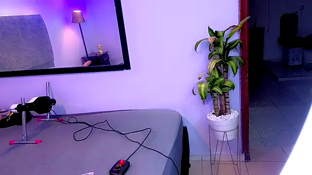 Flor Gil online show from 11/12/25, 03:21