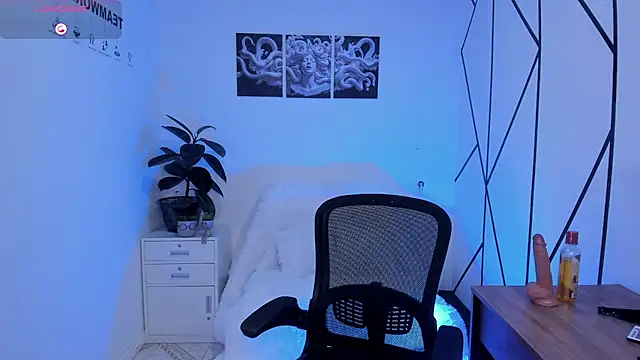 Flor Gil online show from 12/13/25, 08:04